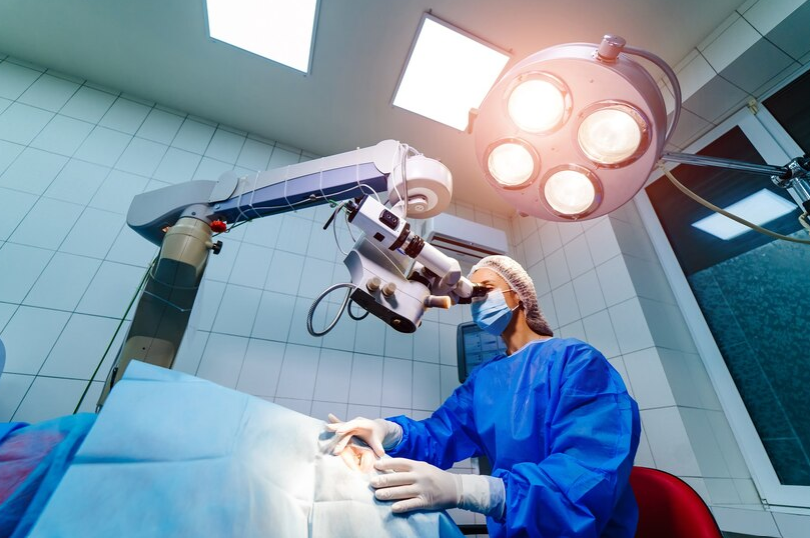 Robotic Surgeon in Noida - Dr Dushyant Nadar