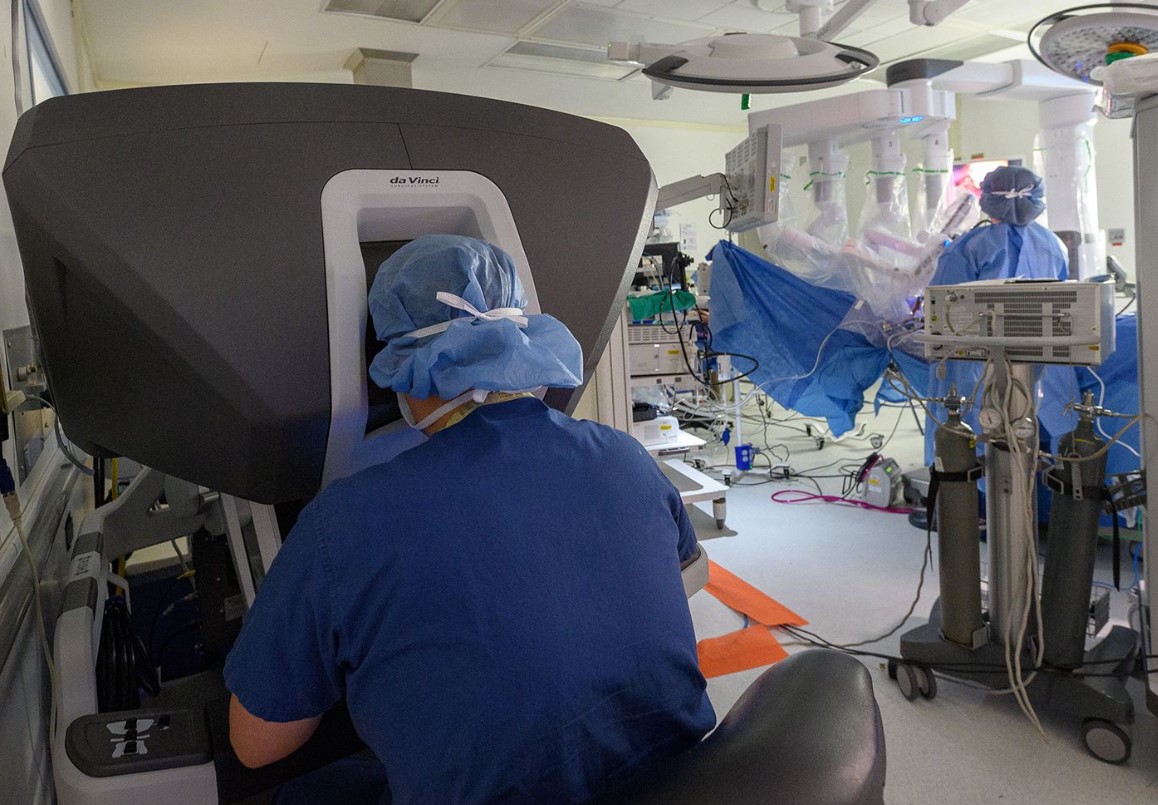 Best Robotic Urology Surgeon in Noida - Is Robotic Surgery Safer